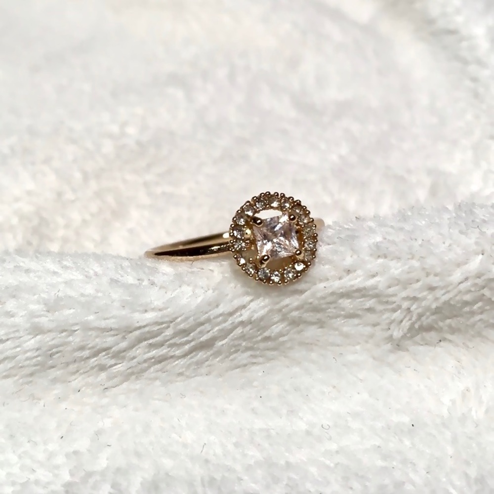 Francesca’s Gold Halo Ring